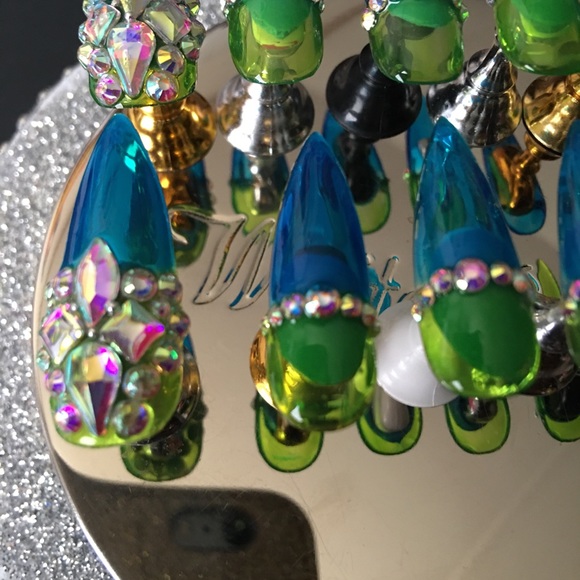 Green Apple Smurfette Nails Size Small (2,5,4,6,9) - Picture 3 of 6